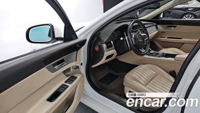 Jaguar XF (X260) 20d Portfolio AWD, 2017 11