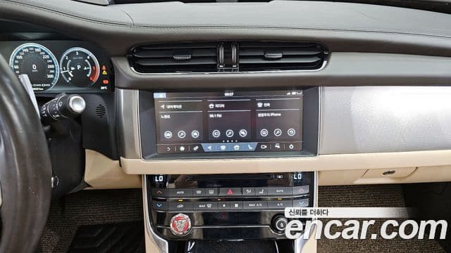 Jaguar XF (X260) 20d Portfolio AWD, 2017 14