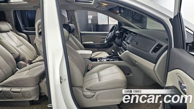 Kia All New Carnival VIP, 2018 10