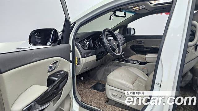 Kia All New Carnival VIP, 2018 11
