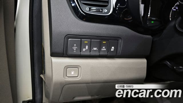 Kia All New Carnival VIP, 2018 14