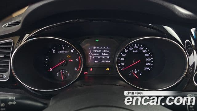 Kia All New Carnival VIP, 2016 8