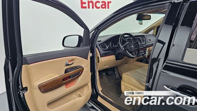 Kia All New Carnival VIP, 2016 10
