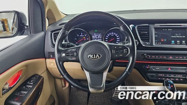 Kia All New Carnival VIP, 2016 12