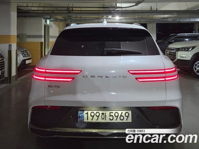Genesis GV70, 2025 4