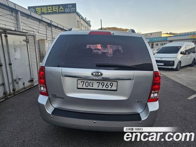 Kia Carnival R люксовая версия, 2012 4