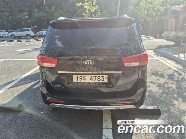 Kia All New Carnival Prestige, 2015 4