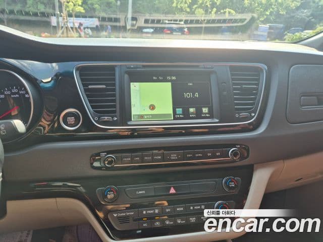 Kia All New Carnival Prestige, 2015 6