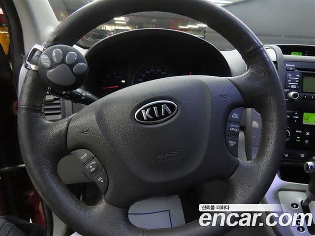Kia Carnival R Premium, 2012 8
