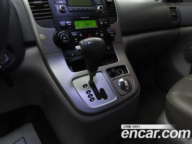 Kia Carnival R Premium, 2012 11