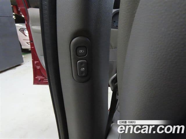 Kia Carnival R Premium, 2012 12