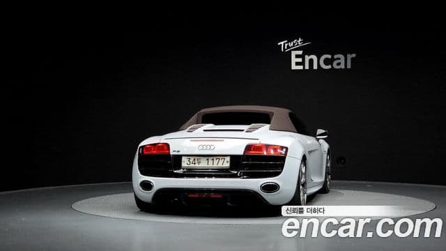 Audi R8 5.2 V10 Spyder, 2011 4