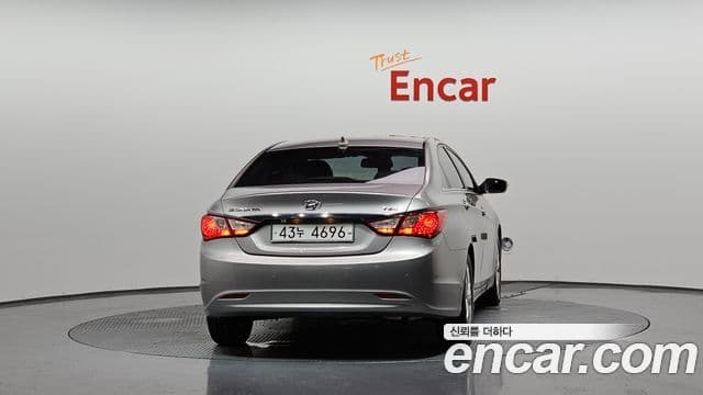 Hyundai YF Sonata Premier, 2011 4