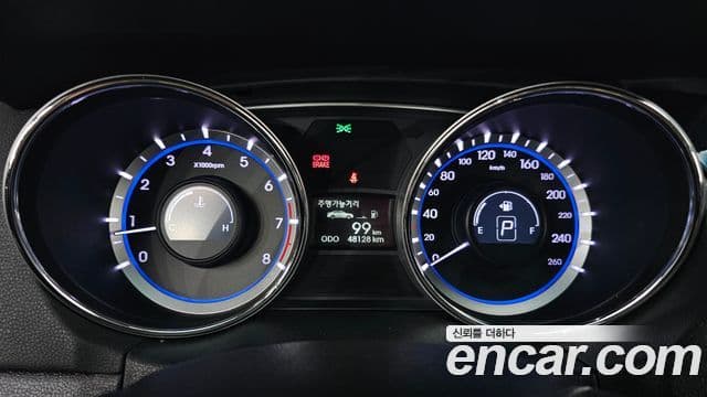 Hyundai YF Sonata Premier, 2011 8