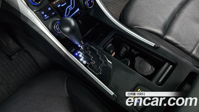 Hyundai YF Sonata Premier, 2011 9