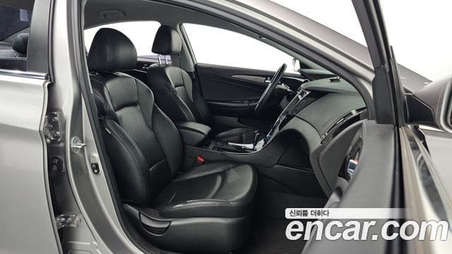 Hyundai YF Sonata Premier, 2011 10