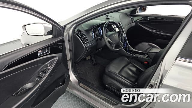 Hyundai YF Sonata Premier, 2011 11