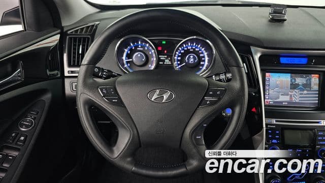 Hyundai YF Sonata Premier, 2011 13