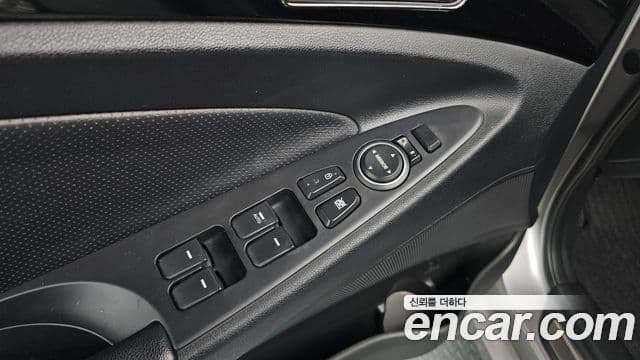 Hyundai YF Sonata Premier, 2011 18