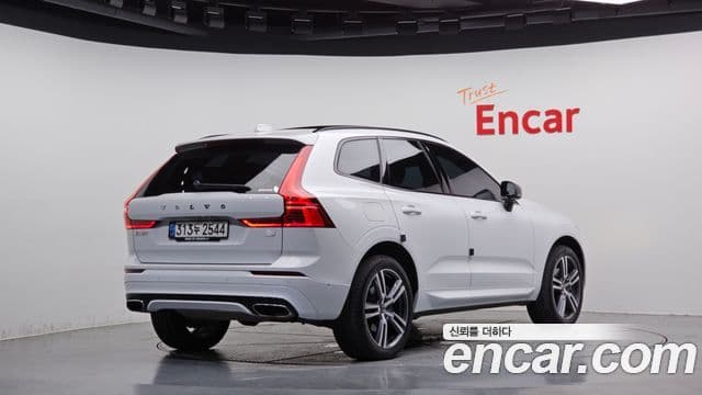 Volvo XC60 2세대 T8 R-Design, 2021 2