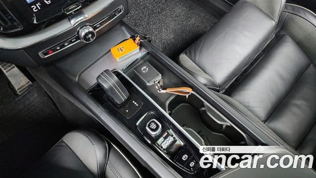 Volvo XC60 2세대 T8 R-Design, 2021 9