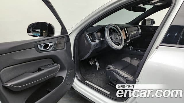 Volvo XC60 2세대 T8 R-Design, 2021 10