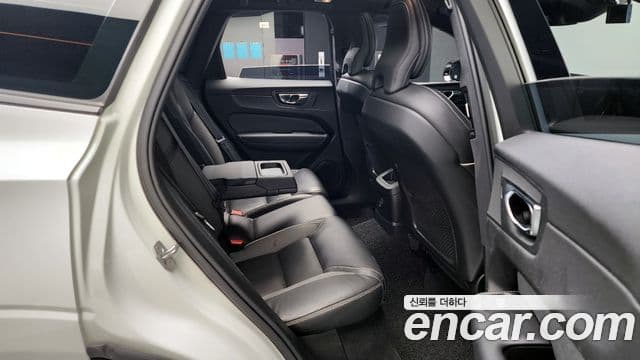 Volvo XC60 2세대 T8 R-Design, 2021 12