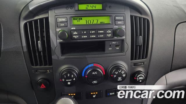 Hyundai Grand Starex CVX Deluxe, 2016 18