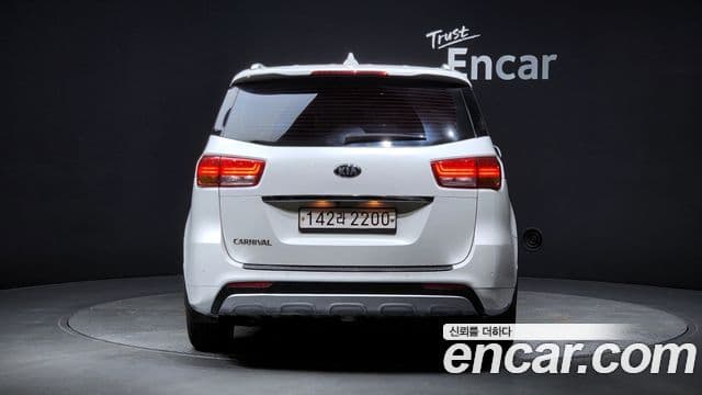 Kia All New Carnival Luxury, 2016 4