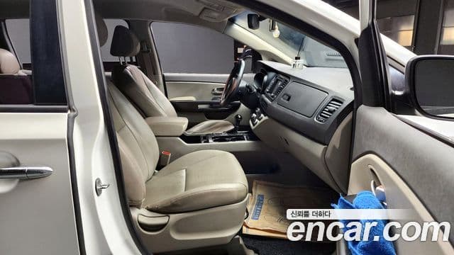 Kia All New Carnival Luxury, 2016 10