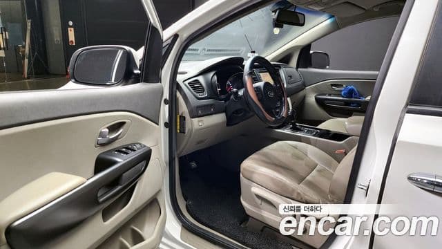 Kia All New Carnival Luxury, 2016 11