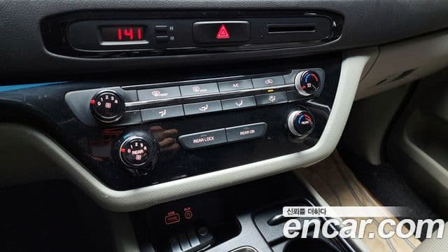 Kia All New Carnival Luxury, 2016 19