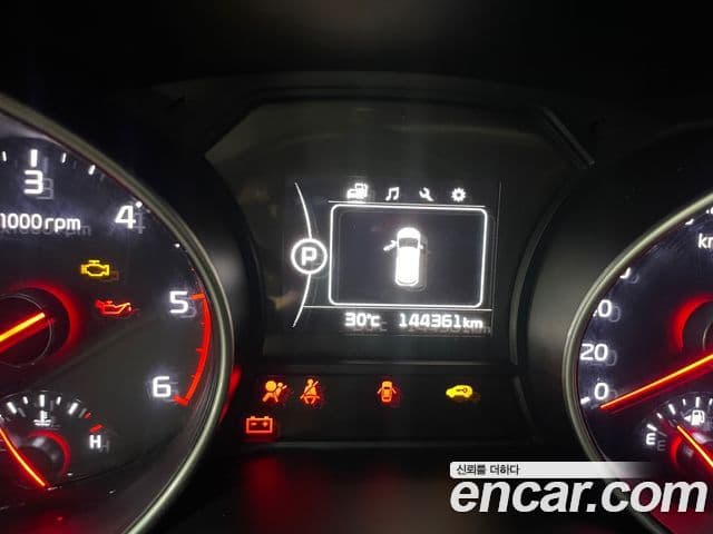 Kia All New Carnival Luxury, 2015 11