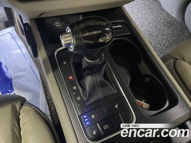 Kia All New Carnival Luxury, 2015 12