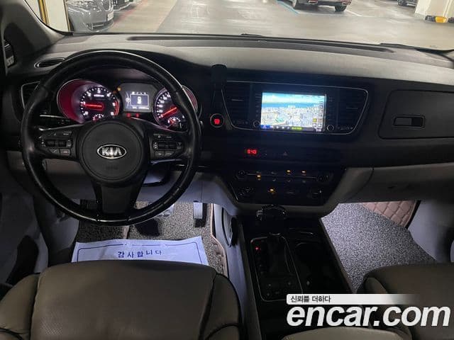 Kia All New Carnival Luxury, 2015 16