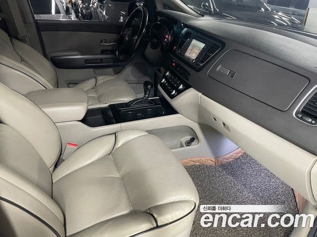 Kia All New Carnival Luxury, 2015 18