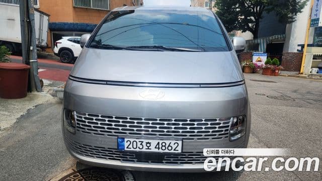 Hyundai Staria Modern, 2025 1