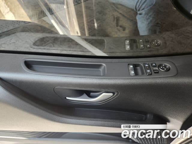 Hyundai Staria Modern, 2025 11