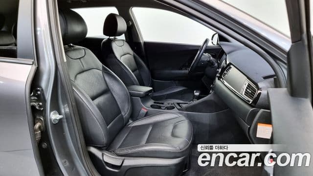 Kia Niro Prestige, 2017 10