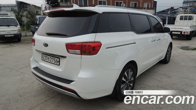Kia All New Carnival Luxury, 2016 4