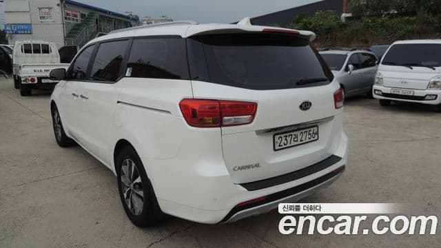 Kia All New Carnival Luxury, 2016 6