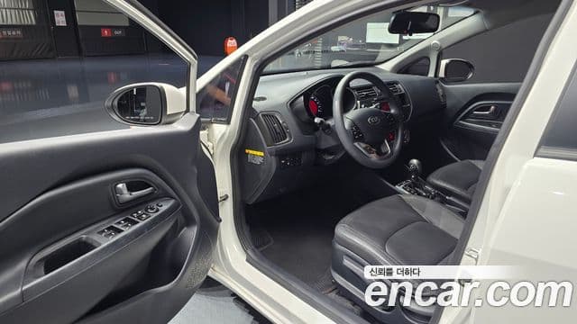 Kia All New Pride Prestige, 2013 11
