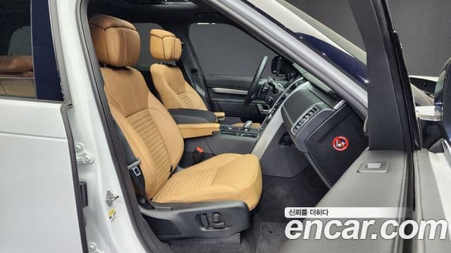 Land Rover Discovery 5 P360 Dynamic HSE, 2024 11