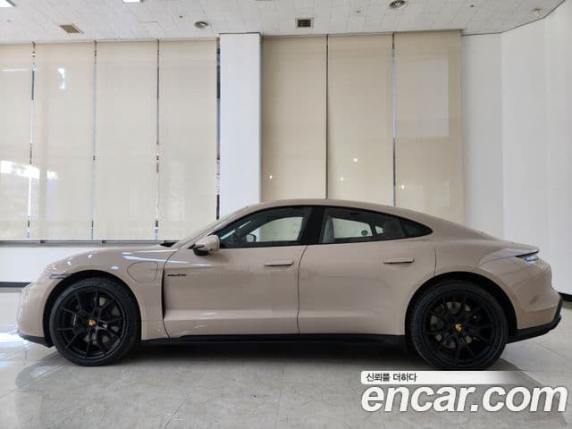 Porsche 타이칸 GTS, 2023 12