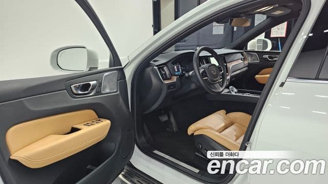 Volvo XC60 2세대 B5 Ultra Bright, 2025 10