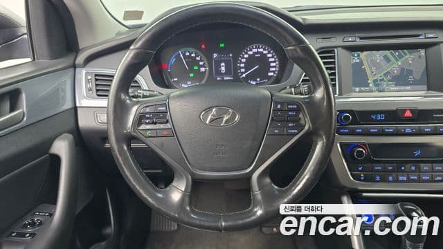 Hyundai LF Sonata гибрид Modern, 2016 13