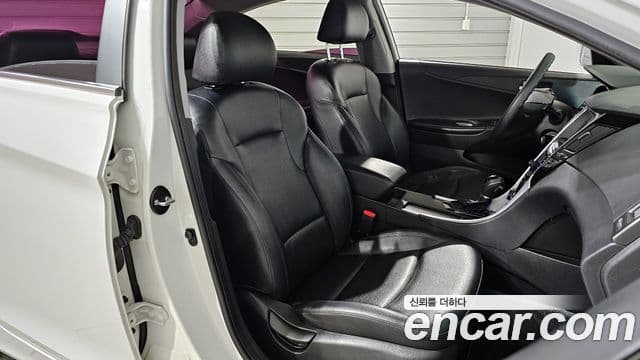 Hyundai YF Sonata Luxury, 2012 10