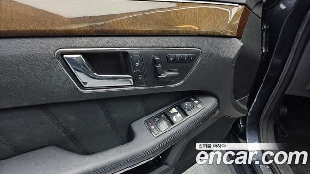 Mercedes-Benz E-класс W212 E300 Elegance, 2010 16