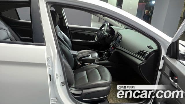 Hyundai Avante AD 1.6 GDI Value Plus, 2018 10