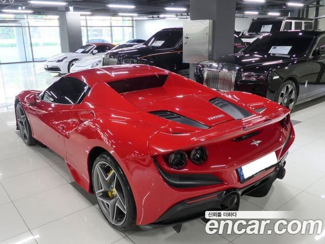 Ferrari F8 스파이더 3.9 V8, 2022 все фото